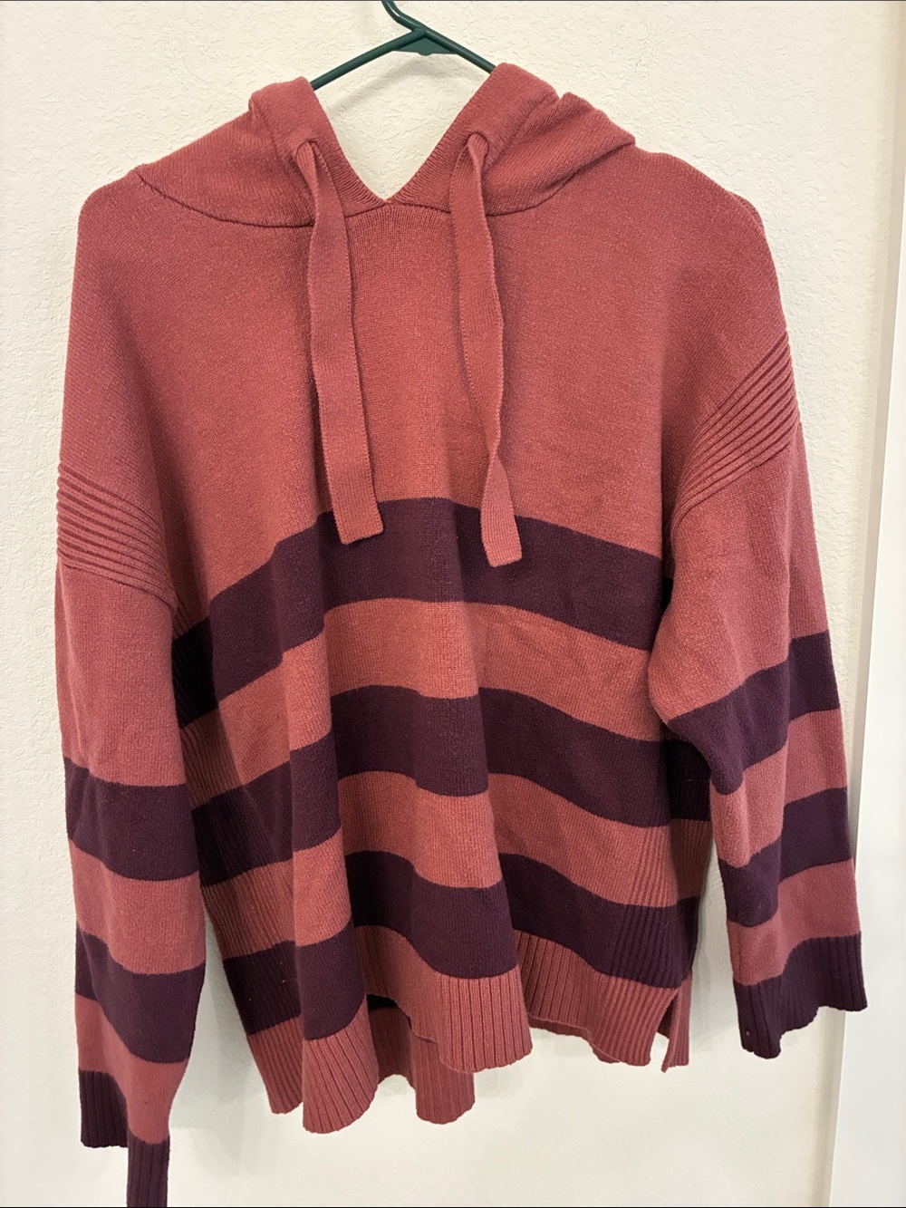Like New- Liz Claiborne Women’s Striped Hoodie Sweater – XXL